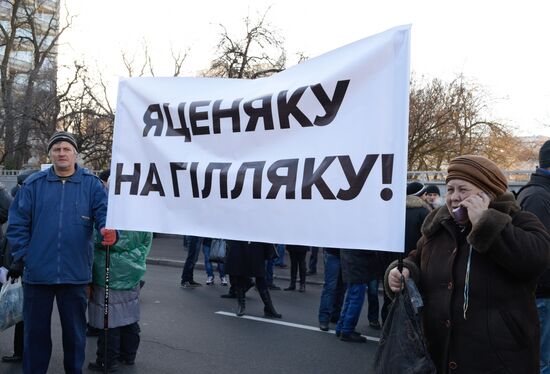 Kiev protests demanding Ukrainian Prime Minister Yatsenyuk's resignation