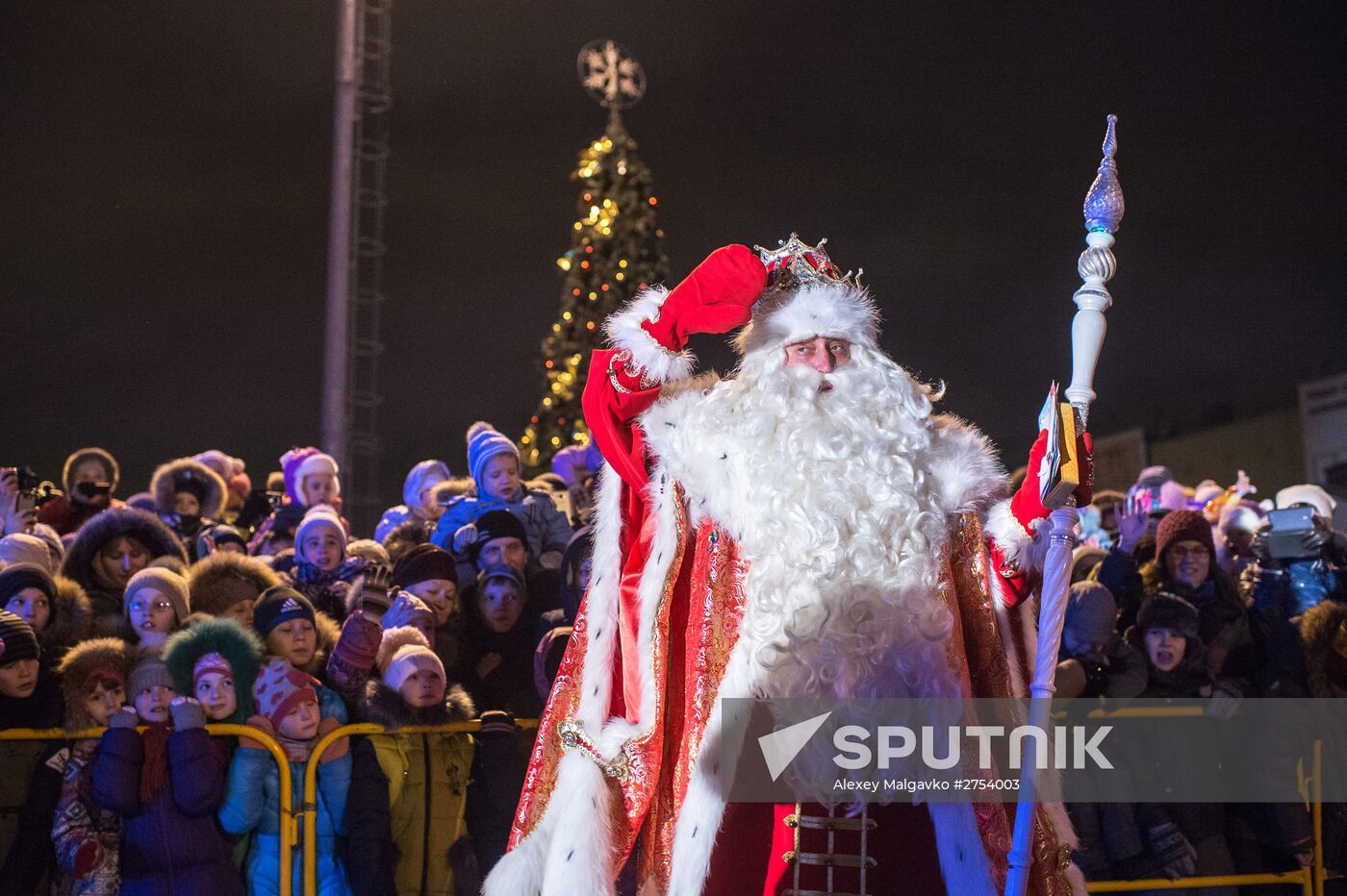 Father Frost from Veliky Ustyug arrives in Omsk
