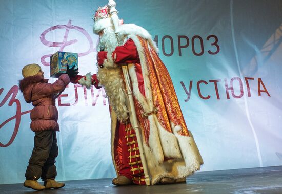 Father Frost from Veliky Ustyug arrives in Omsk