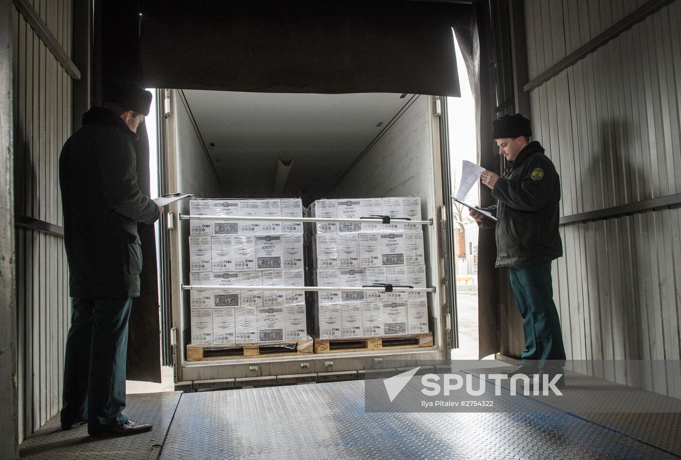 Alcohol products checked at Alabinsky customs
