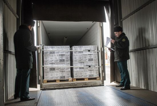 Alcohol products checked at Alabinsky customs