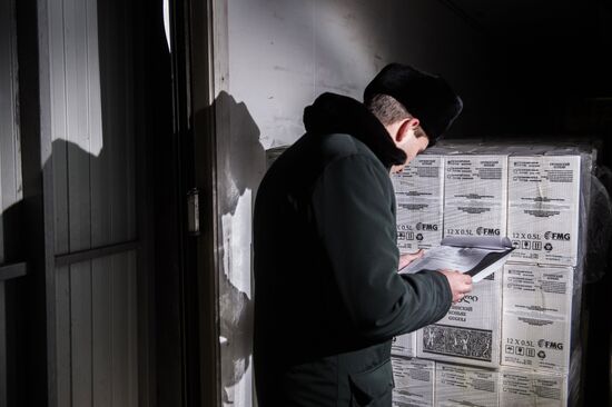 Alcohol products check at Alabinsky customs station
