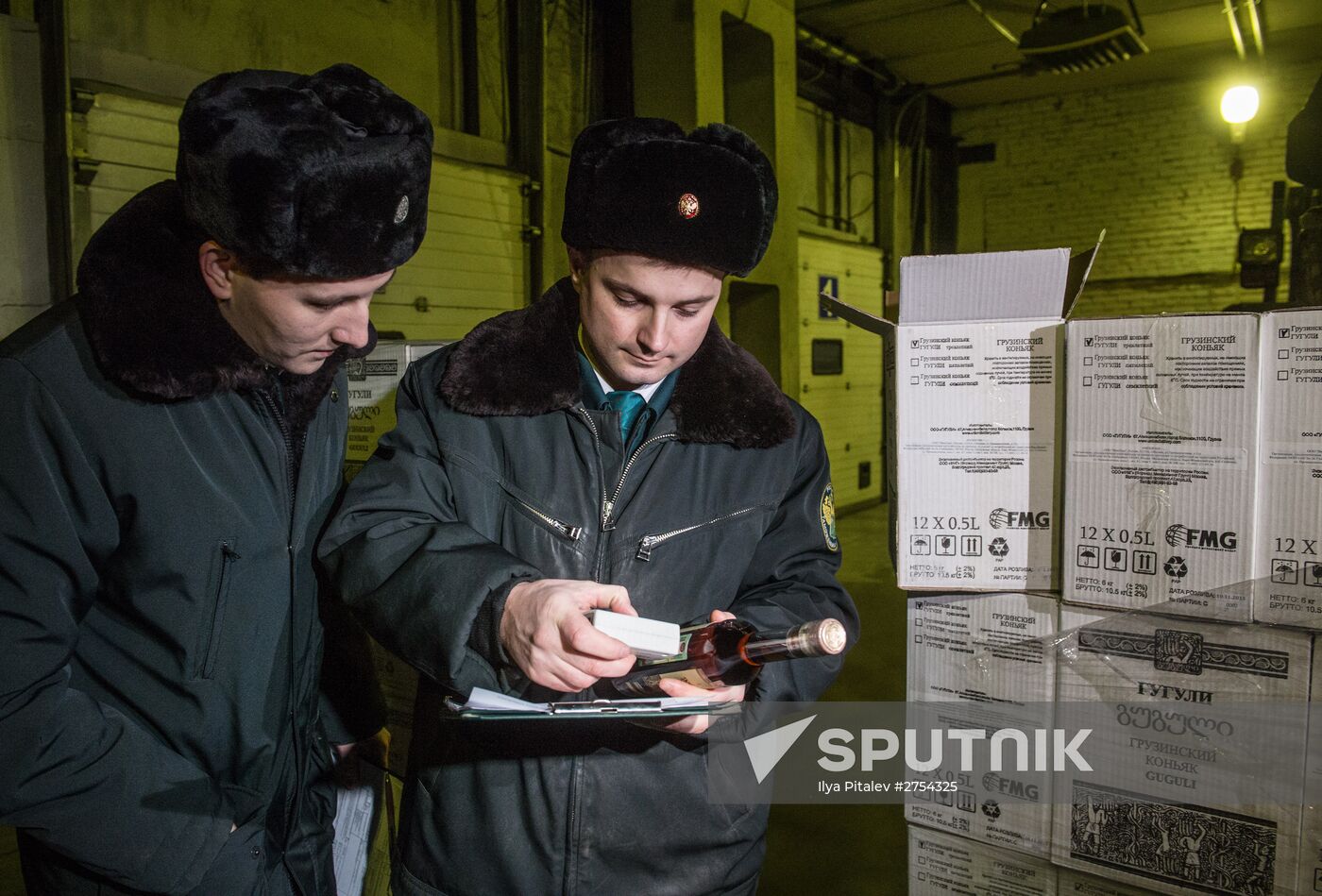 Alcohol products check at Alabinsky customs station
