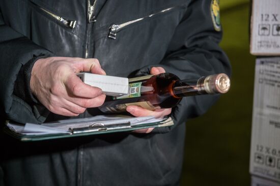 Alcohol products check at Alabinsky customs station