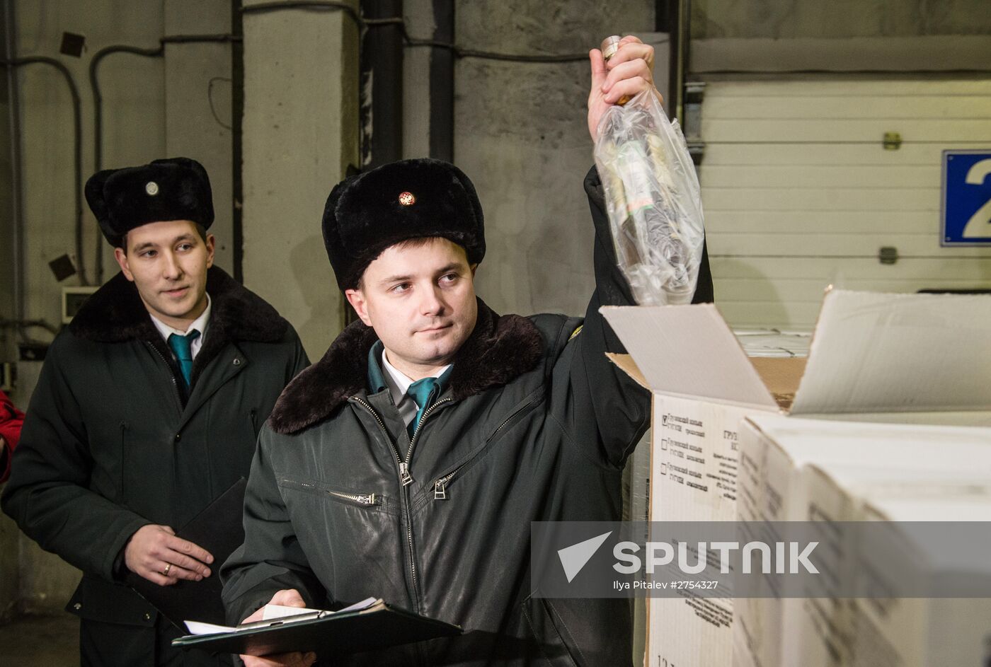 Alcohol products check at Alabinsky customs station