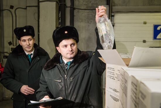 Alcohol products check at Alabinsky customs station
