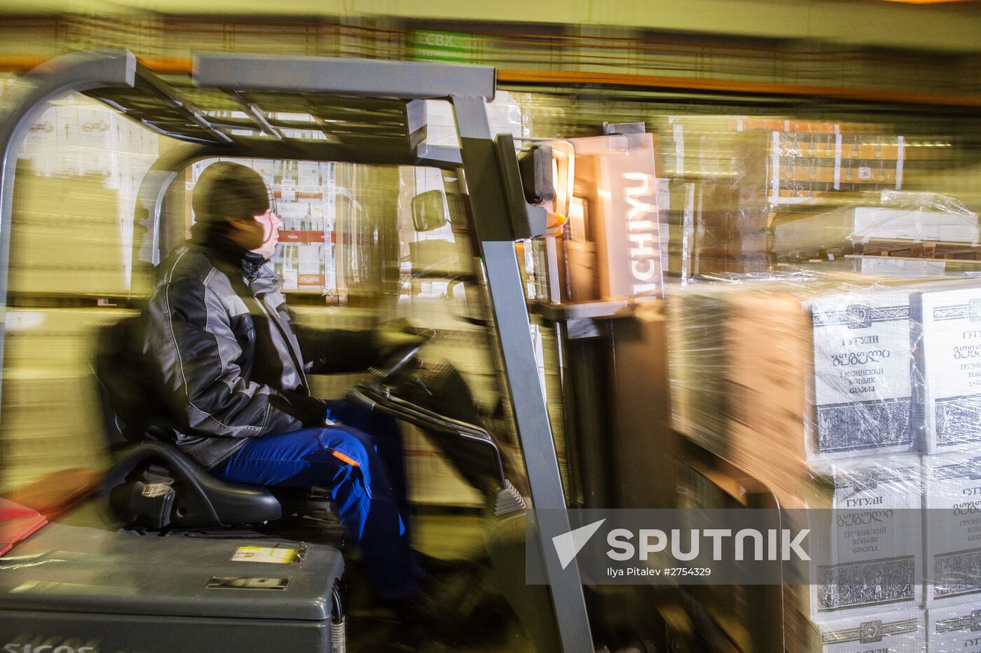 Alcohol products check at Alabinsky customs station