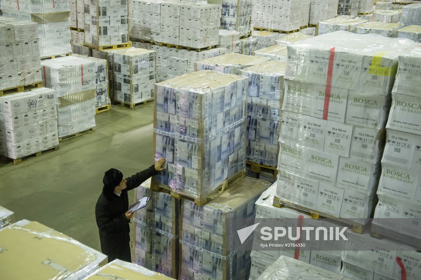Alcohol products check at Alabinsky customs station