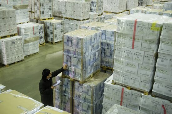Alcohol products check at Alabinsky customs station