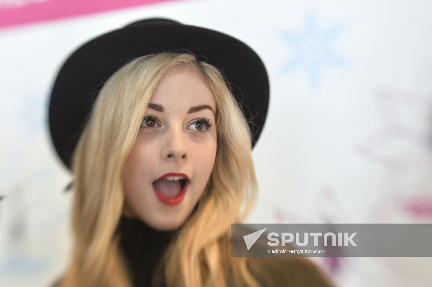Photo call by US figure skater Gracie Gold