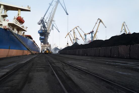 Coal from South Africa unloaded at Odessa port