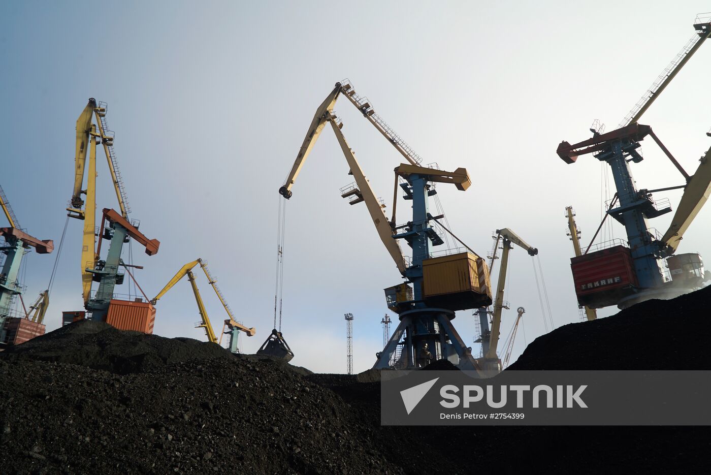 Unloading coal from the Republic of South Africa in Odessa port