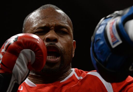 Boxing. Training by Enzo Maccarinelli and Roy Jones Jr.