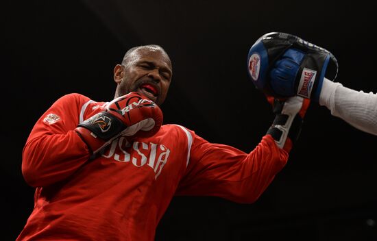 Boxing. Training by Enzo Maccarinelli and Roy Jones Jr.