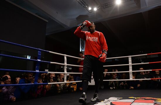 Boxing. Training by Enzo Maccarinelli and Roy Jones Jr.