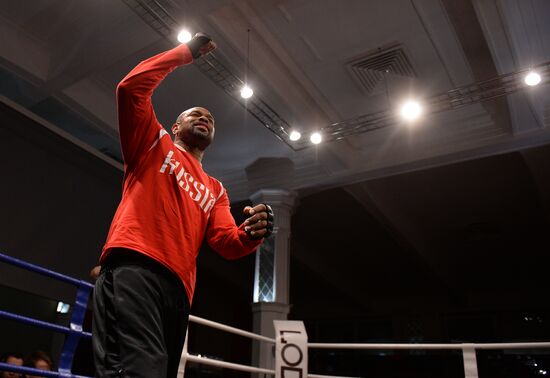 Boxing. Training by Enzo Maccarinelli and Roy Jones Jr.