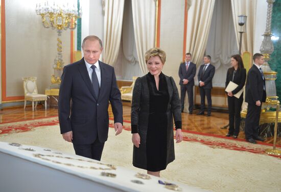 President Putin took part in ceremony of returning missing teasures to Moscow Kremlin Museums