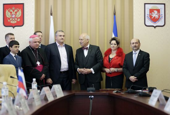 Polish delegation visits Crimea