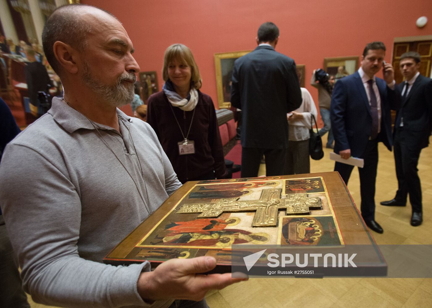 Federal Security Service Directorate for St. Petersburg and Leningrad Region presents 19 icons to Russian Museum