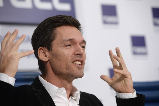 N/c on the release of Gardemarines-1787 and the 80th anniversary of film director Svetlana Druzhinina