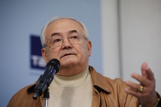 N/c on the release of Gardemarines-1787 and the 80th anniversary of film director Svetlana Druzhinina