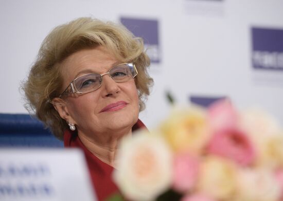 N/c on the release of Gardemarines-1787 and the 80th anniversary of film director Svetlana Druzhinina