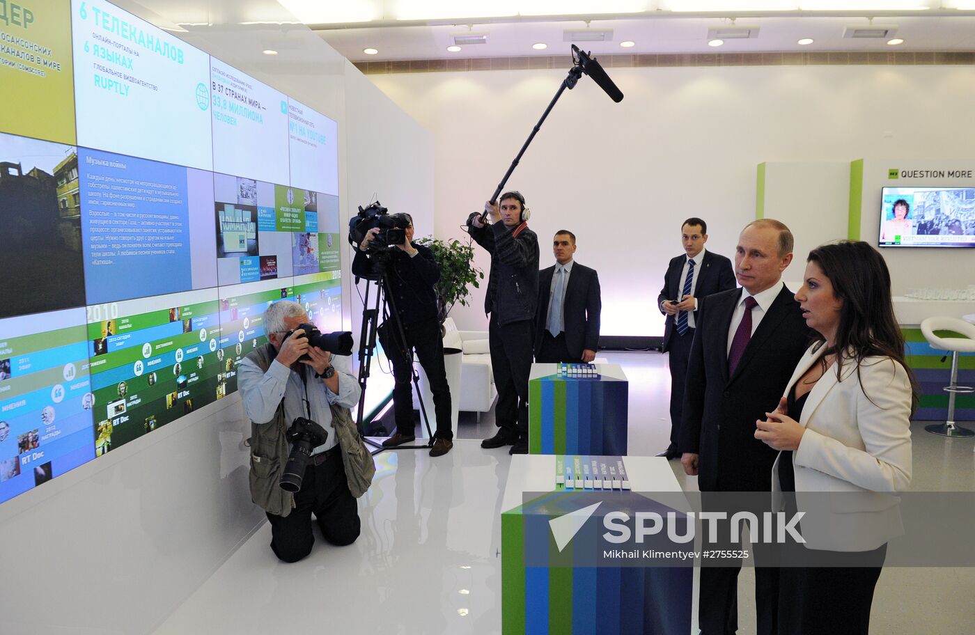 Vladimir Putin visits exhibition marking Russia Today news channel's 10th anniversary