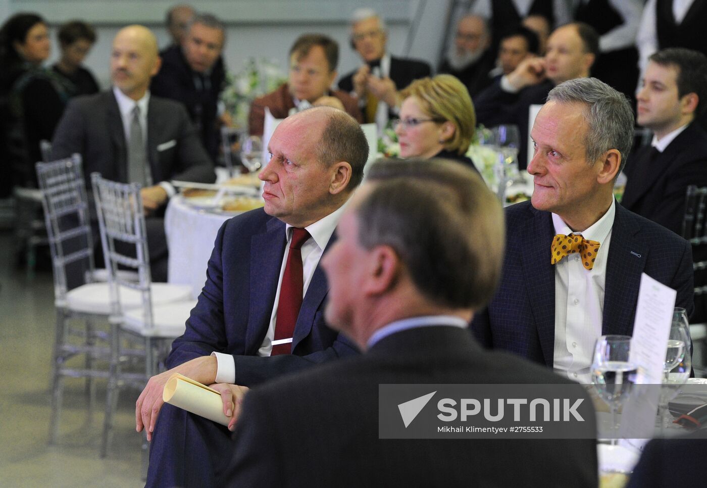 Vladimir Putin visits exhibition marking Russia Today news channel's 10th anniversary