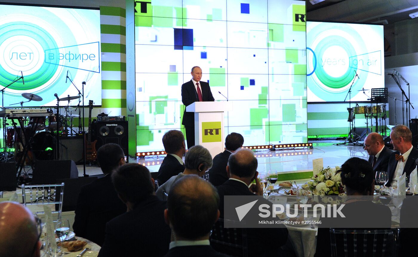 Vladimir Putin visits exhibition marking Russia Today news channel's 10th anniversary