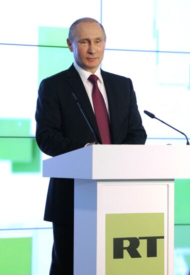 Vladimir Putin visits exhibition marking Russia Today news channel's 10th anniversary