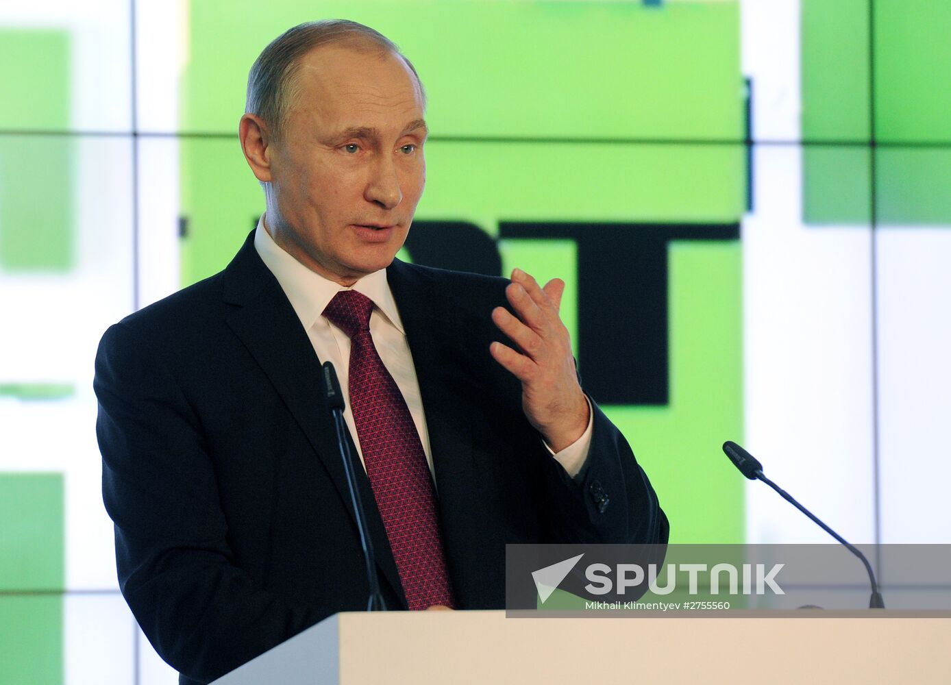 Vladimir Putin visits exhibition marking Russia Today news channel's 10th anniversary