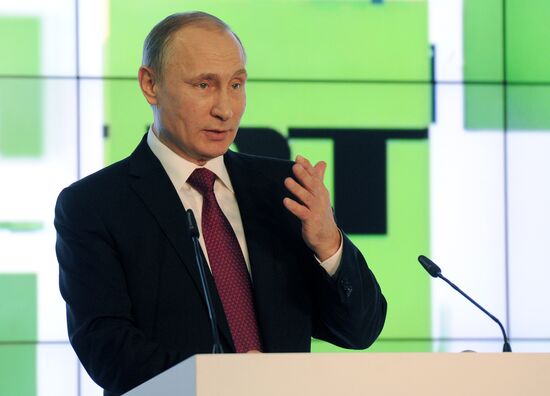 Vladimir Putin visits exhibition marking Russia Today news channel's 10th anniversary
