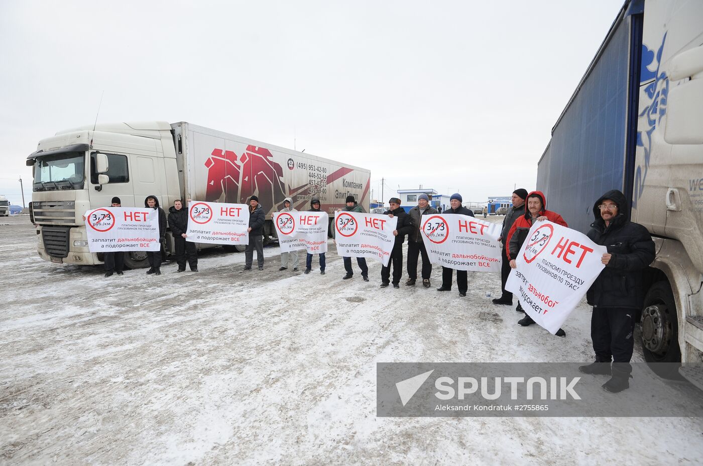 Long-haul truck drivers protest in Chelyabinsk