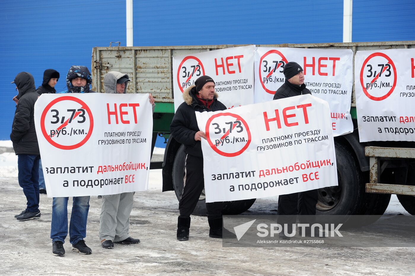 Long-haul truck drivers protest in Chelyabinsk