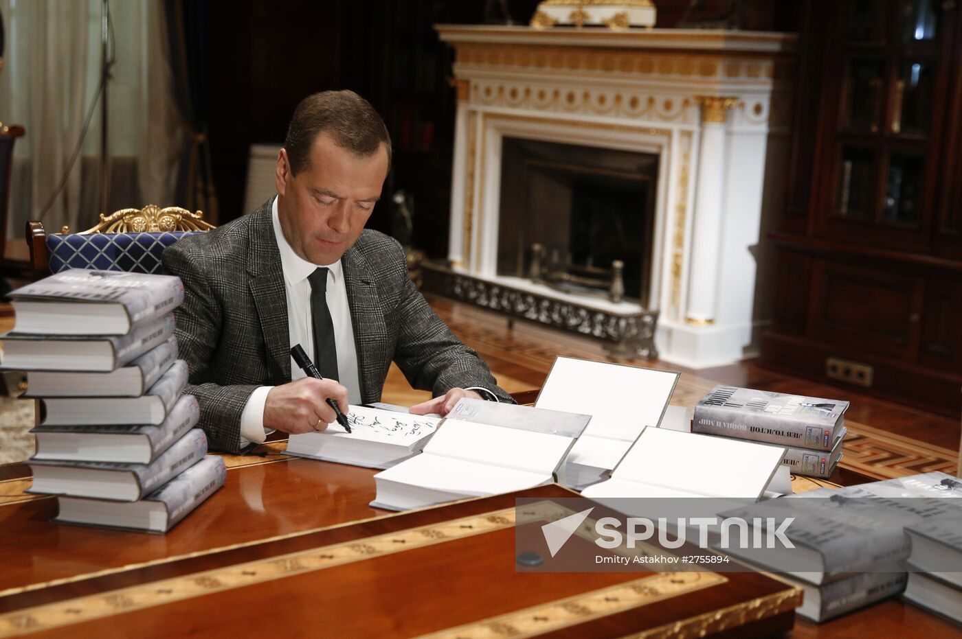 Prime Minister Dmitry Medvedev participates in VGTRK network's project 'War and Peace Readings'