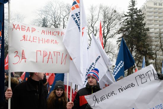 Protesters call for Ukraine's government to step down