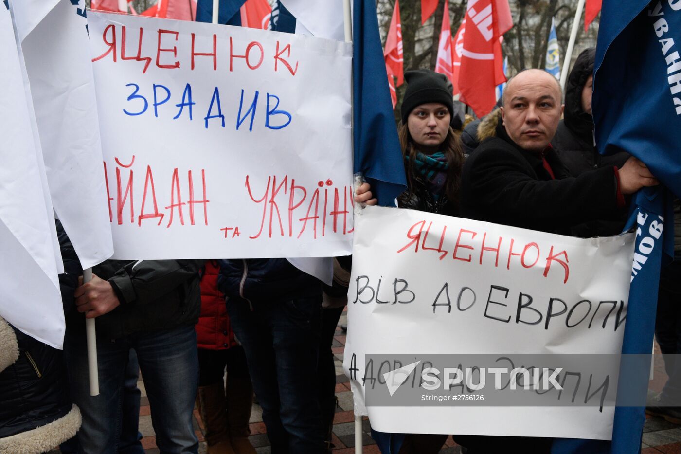 Protesters call for Ukraine's government to step down