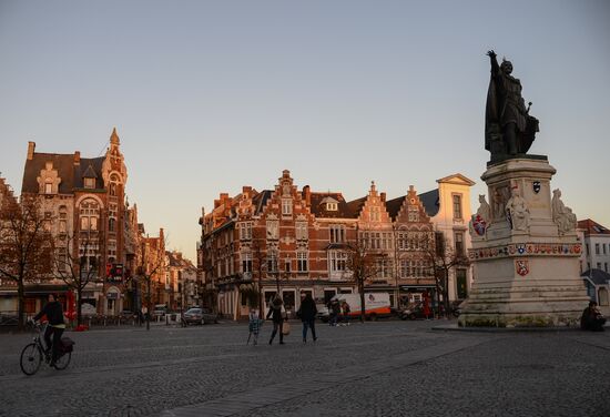 Cities of the world. Ghent