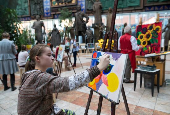 Master class by president of Russian Academy of Arts Zurab Tsereteli