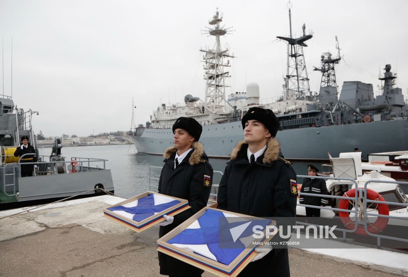 Flags raised at Russian Navy's new ships Zelyony Dol and Serpukhov