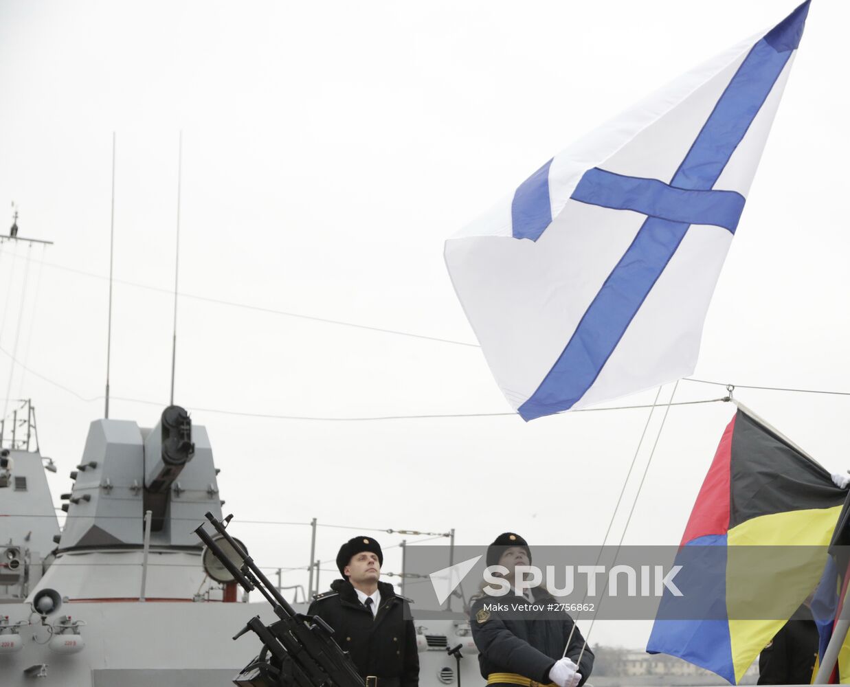 Flags raised at Russian Navy's new ships Zelyony Dol and Serpukhov