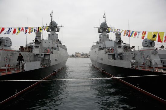 Flags raised at Russian Navy's new ships Zelyony Dol and Serpukhov