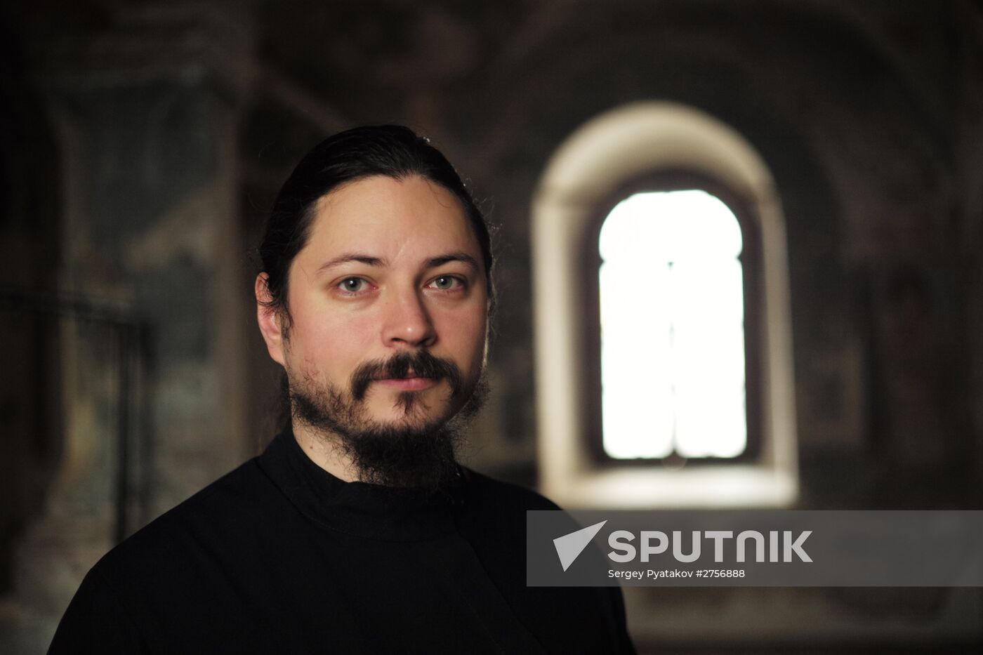 Hieromonk Fotiy (Mochalov), member of the choir at the St. Paphnutius Monastery, before a liturgy. Location: Russia, Kaluga region, Borovsk. Author: Sergey Pyatakov/Sputnik. Hieromonk Fotiy takes part in The Voice show