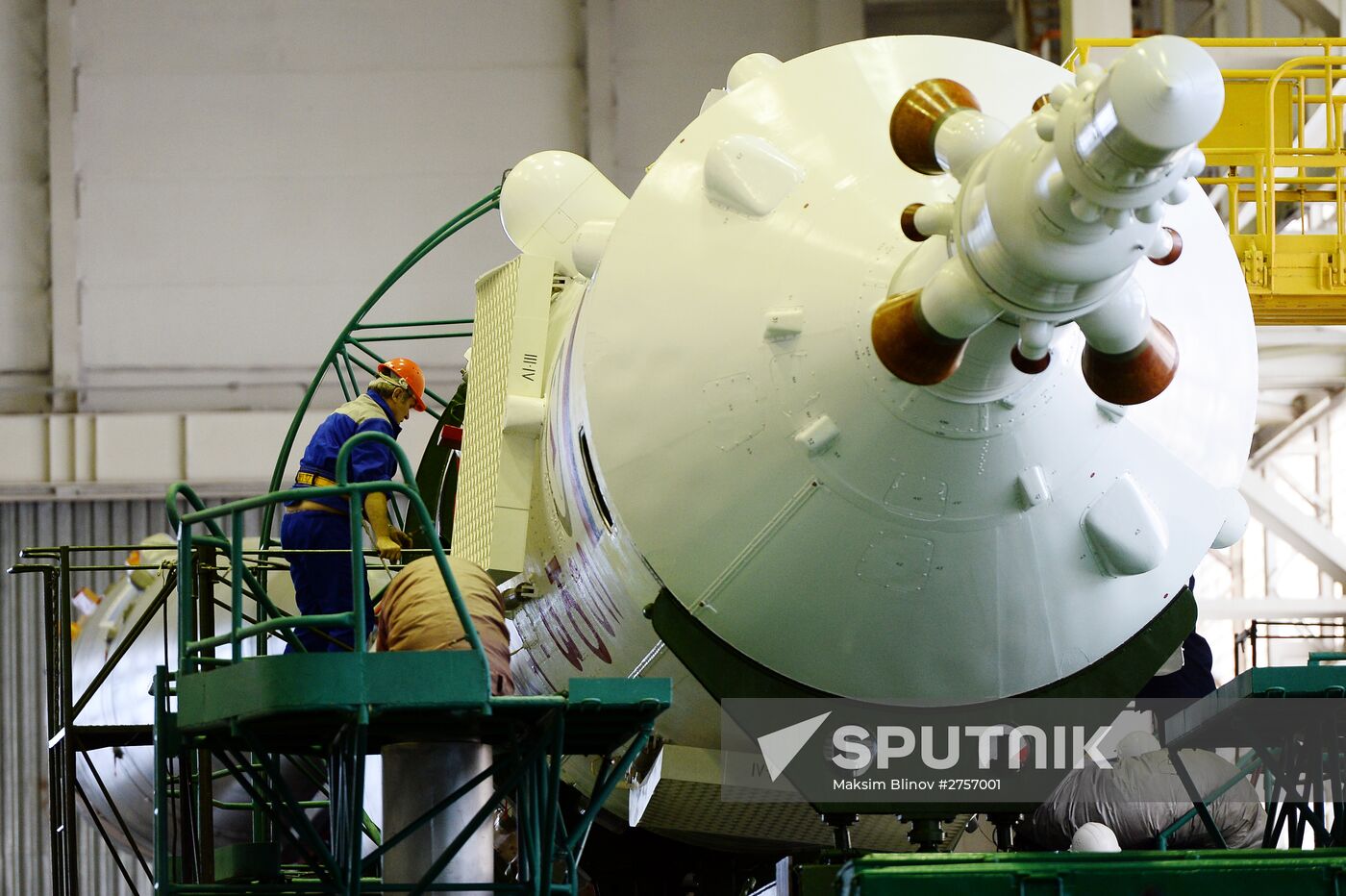 Soyuz-FG booster with Soyuz-TMA 19M assembly completed, ready to go to launch pad