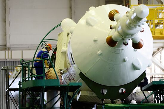 Soyuz-FG booster with Soyuz-TMA 19M assembly completed, ready to go to launch pad