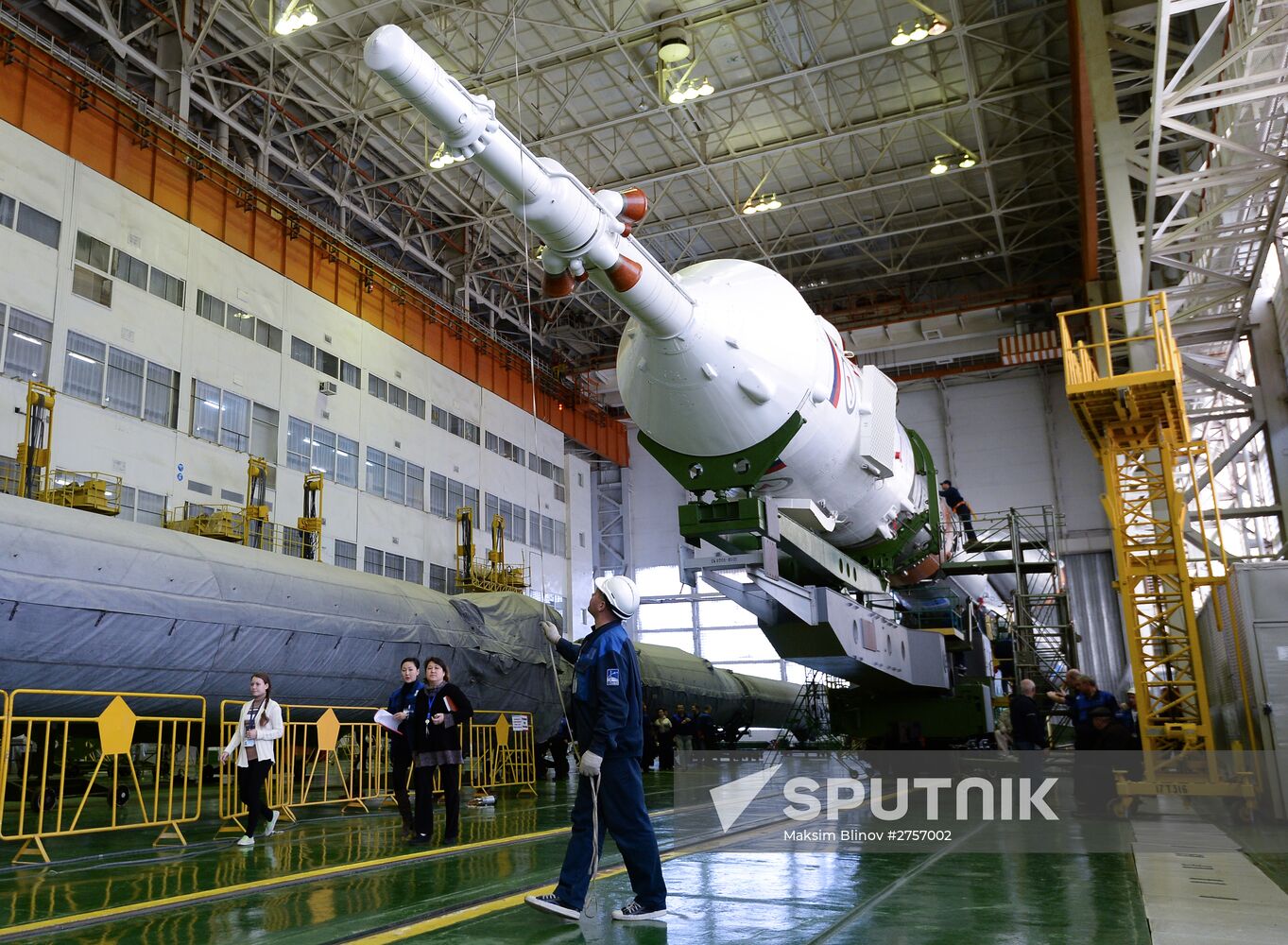 Soyuz-FG booster with Soyuz-TMA 19M assembly completed, ready to go to launch pad