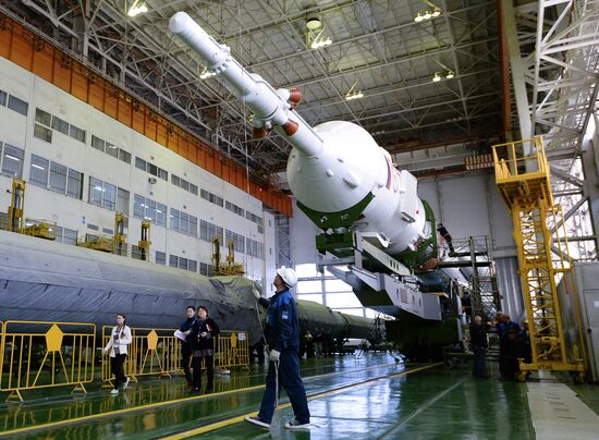 Soyuz-FG booster with Soyuz-TMA 19M assembly completed, ready to go to launch pad