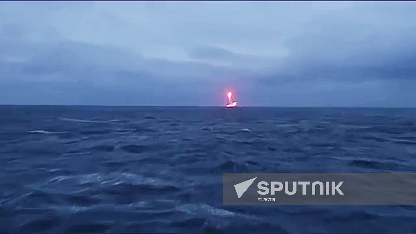 Submerged Verkhoturye nuclear submarine launches Sineva ballistic missile