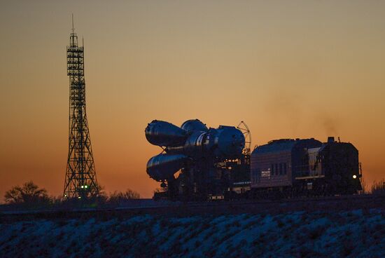 Soyuz-FG carrier rocket with Soyuz TMA-19M spacecraft on Gagarin launch pad