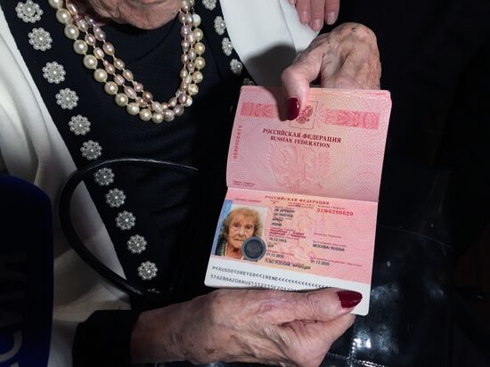 Russian ambassador in France A. Orlov presents Baroness Irina von Dreyer with Russian passport